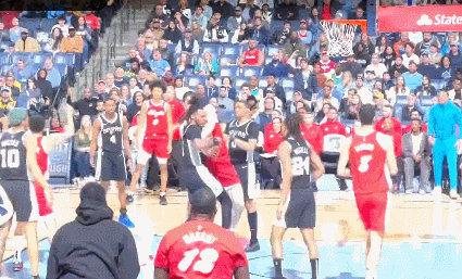 卡斯爾與斯潘塞NBA賽場衝突瞬間