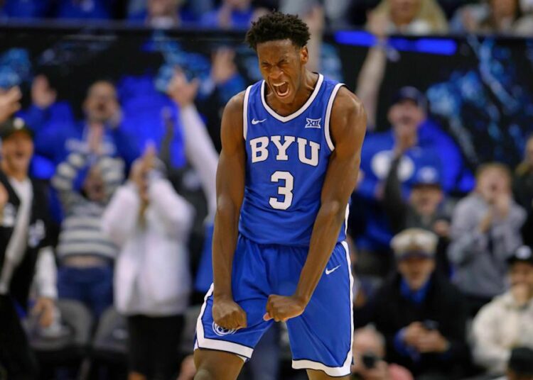 2026 年 NBA 選秀熱門人選 AJ Dybantsa 在比賽中扣籃與接受採訪的畫面