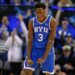 2026 年 NBA 選秀熱門人選 AJ Dybantsa 在比賽中扣籃與接受採訪的畫面